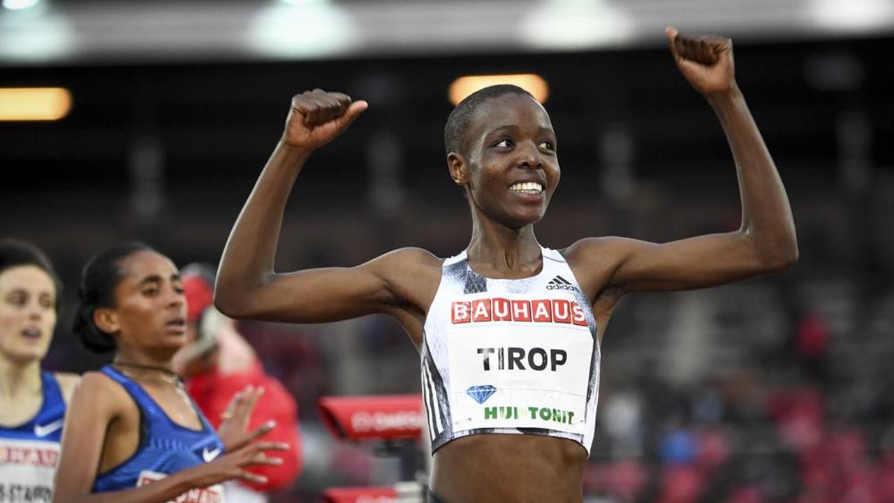 Arsip foto 30 Mei 2019 saat Agnes Tirop dari Kenya tersenyum setelah memenangkan lomba lari 1500 m putri di IAAF Diamond League. (AP)