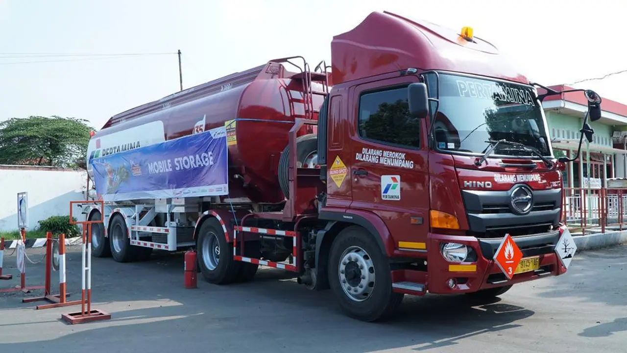 Truk Pertamina.