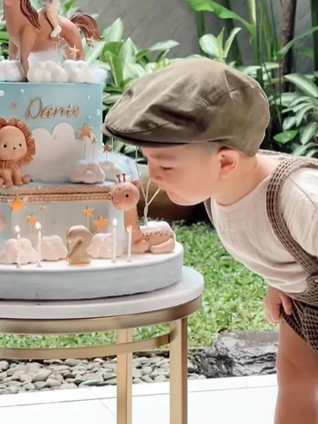 Glenn Alinskie momong Dante (Instagram/glennalinskie)