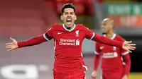 Rekan Salah di Liverpool, Roberto Firmino telah terlebih dahulu mencetak hattrick untuk The Reds saat mengalahkan Watford 5-0 pada pekan kedelapan (16/10/2021) Liga Inggris 2021/2022. Hal tersebut merupakan hattrick kedua Firmino selama kariernya di Liga Inggris. (AFP/Peter Powel)