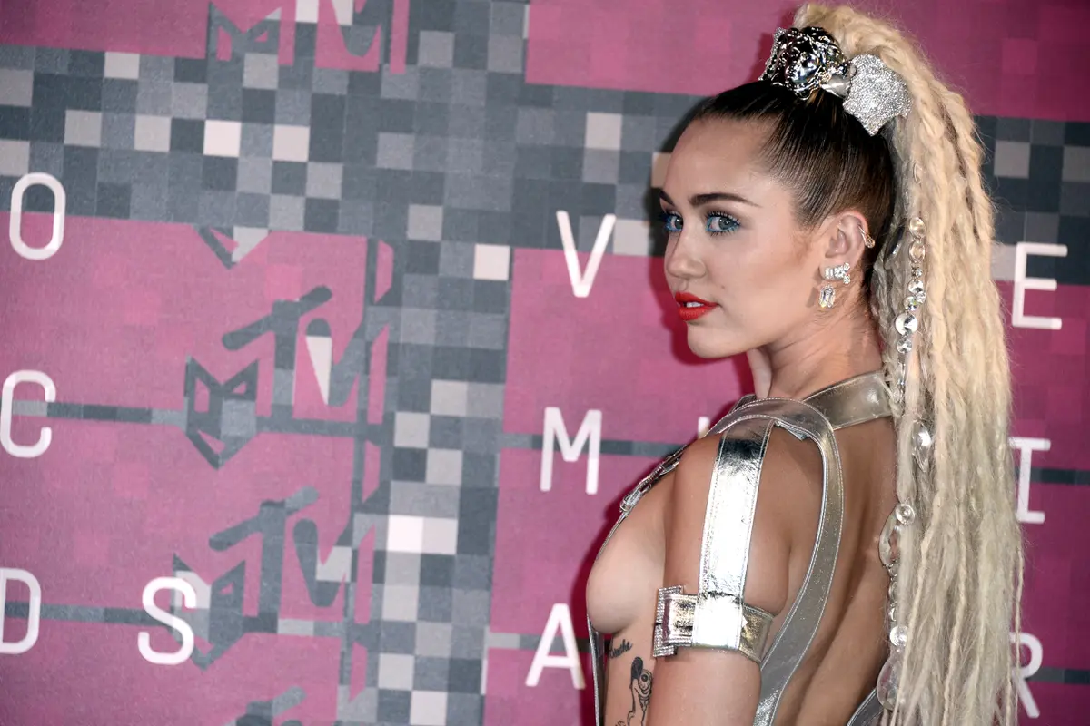 [Bintang] Miley Cyrus
