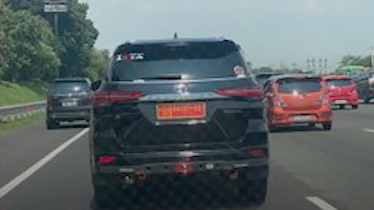 Viral Fortuner Pelat Merah AB 23 Bantu Ambulans Belah Kemacetan, Ini Kata Polisi