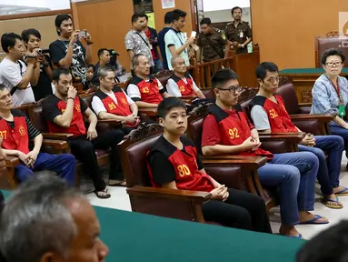 Delapan terdakwa kasus penyeludupan 1 ton sabu asal Taiwan menjalani sidang tuntutan di Pengadilan Negeri Jakarta Selatan, Rabu (7/3). Sidang tuntutan kembali ditunda. (Liputan6.com/Immanuel Antonius)