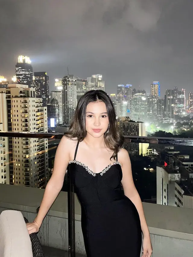 8 Potret Memikat Sandrina Michelle yang Sering Tampil Lebih Dewasa