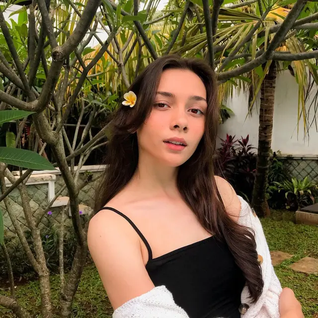 Dosma Hazenbosch (https://www.instagram.com/p/CJS6UNWFXH1/)