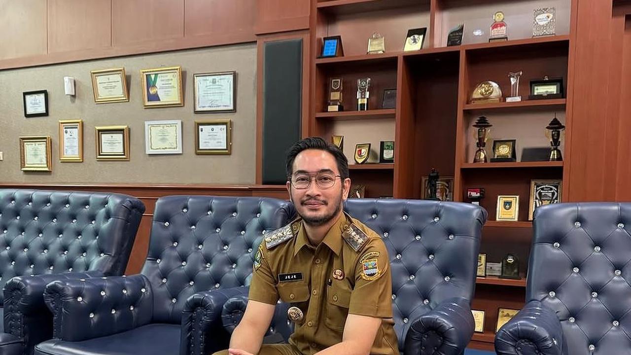 Sudah Menjabat Jadi Bupati Bandung Barat, Ini 7 Potret Jeje Govinda Kenakan Seragam Kepala Daerah