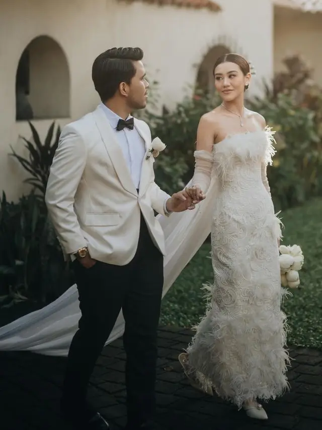 Aaliyah Massaid saat Prewedding Bertema Klasik Broadway. [@morden.co]