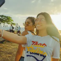Ilustrasi selfie (Foto: unsplash.com/Gian Cescon)