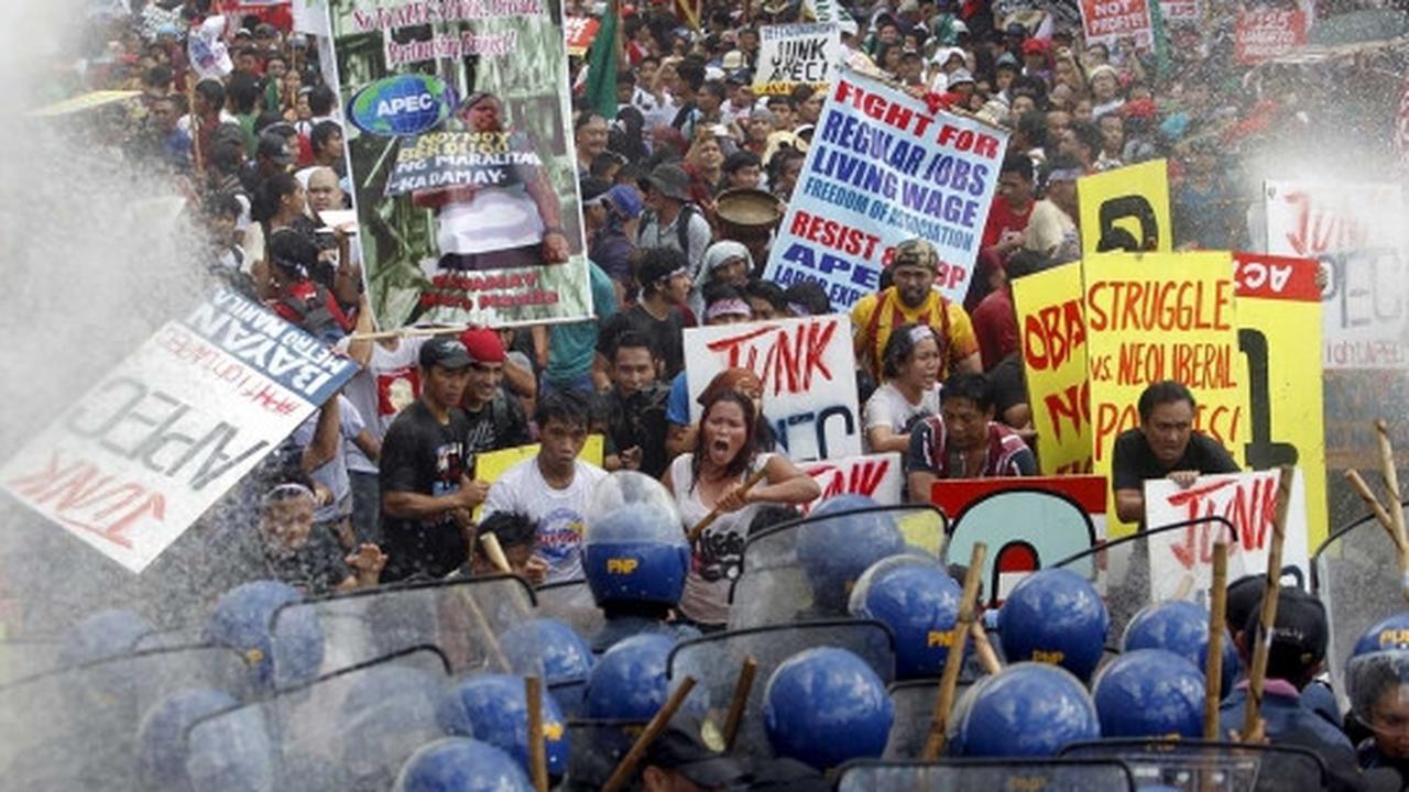 Mencekamnya aksi demonstrasi anti APEC di Filipina