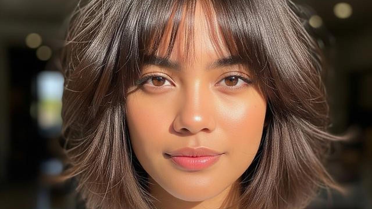 10 Model Rambut Medium dengan Poni Anti Lepek, Tampil Stylish Sepanjang Hari