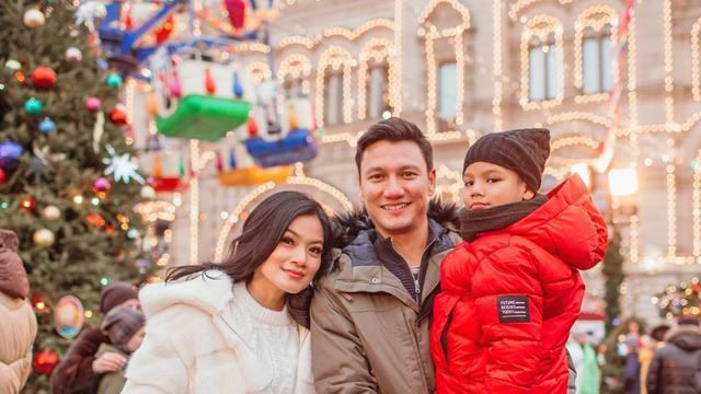 Titi Kamal dan keluarganya. (Foto: Instagram titi_kamall)