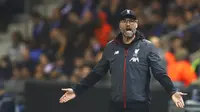 Pelatih Liverpool, Jurgen Klopp, saat melawan KRC Genk pada laga Liga Champions 2019 di KRC Genk Arena, Rabu (23/10). Liverpool menang 4-1 atas KRC Genk. (AP/Francisco Seco)