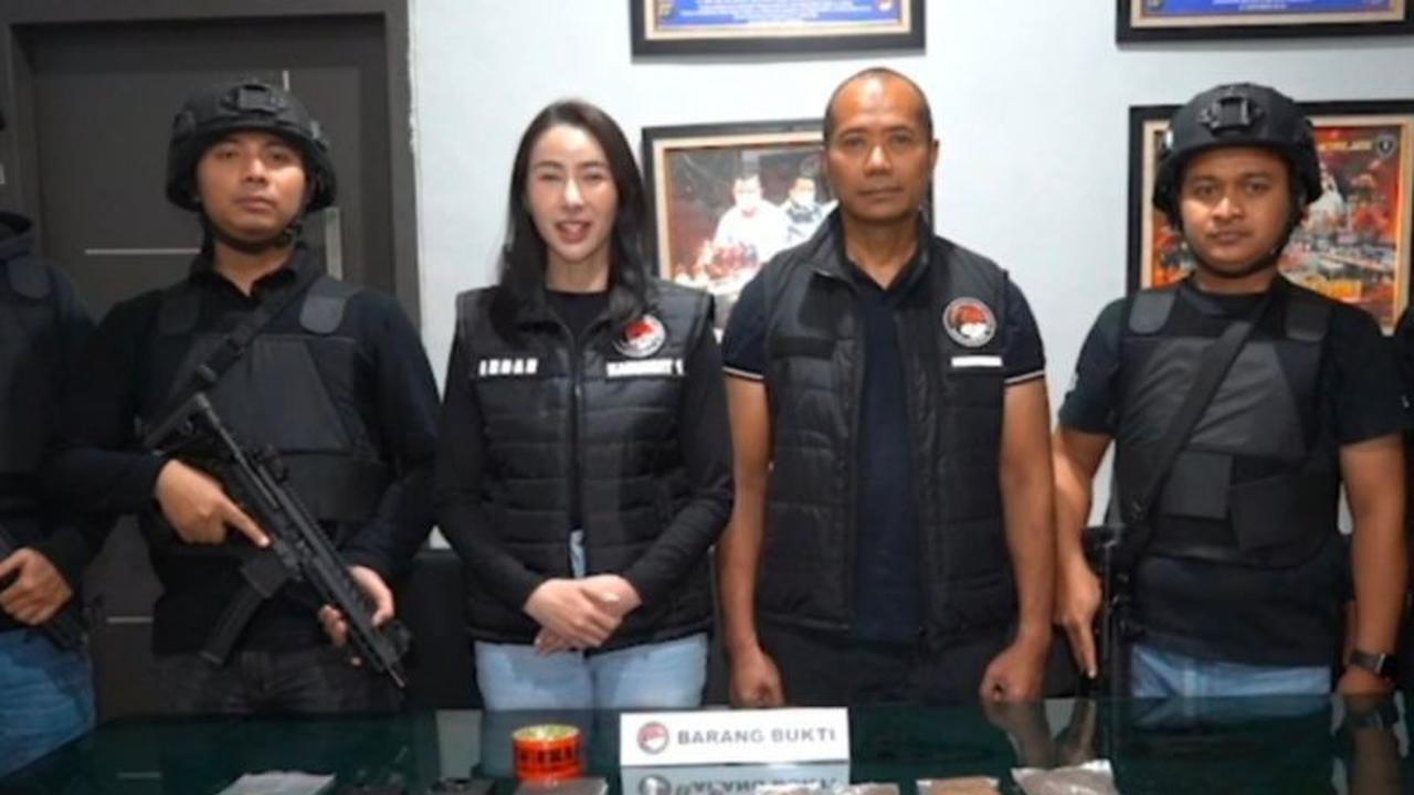 Polda Metro Jaya Ungkap Jaringan Peredaran Tembakau Sintetis Ratusan Gram di Jakarta Timur