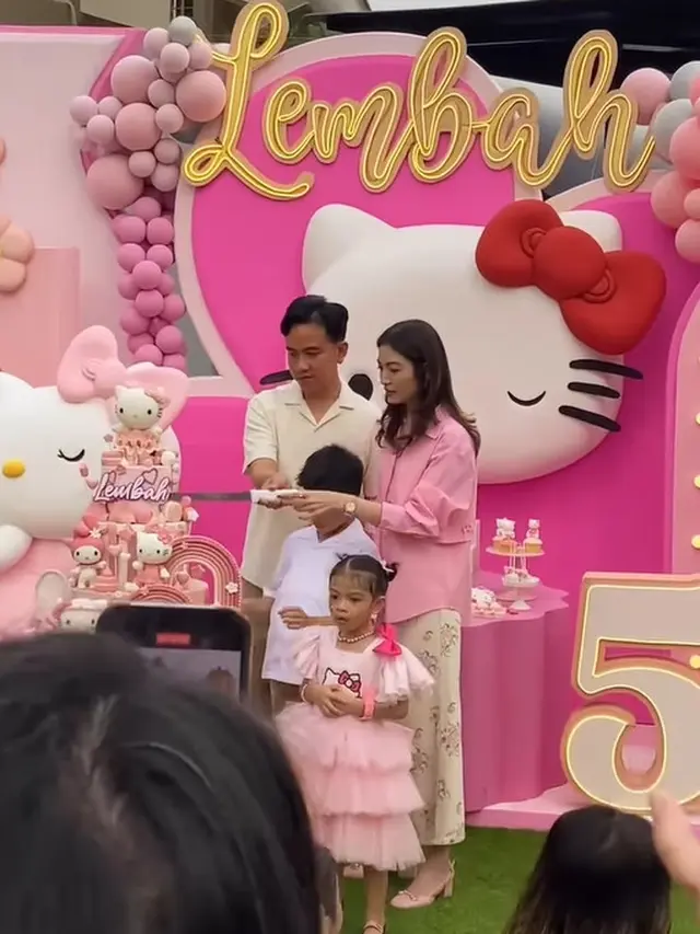 Detail Gaya Feminin Selvi Ananda dengan Serba Pink di Ultah La Lembah, Pakai Kemeja Brand Lokal dan Heels Gucci Rp16 Jutaan