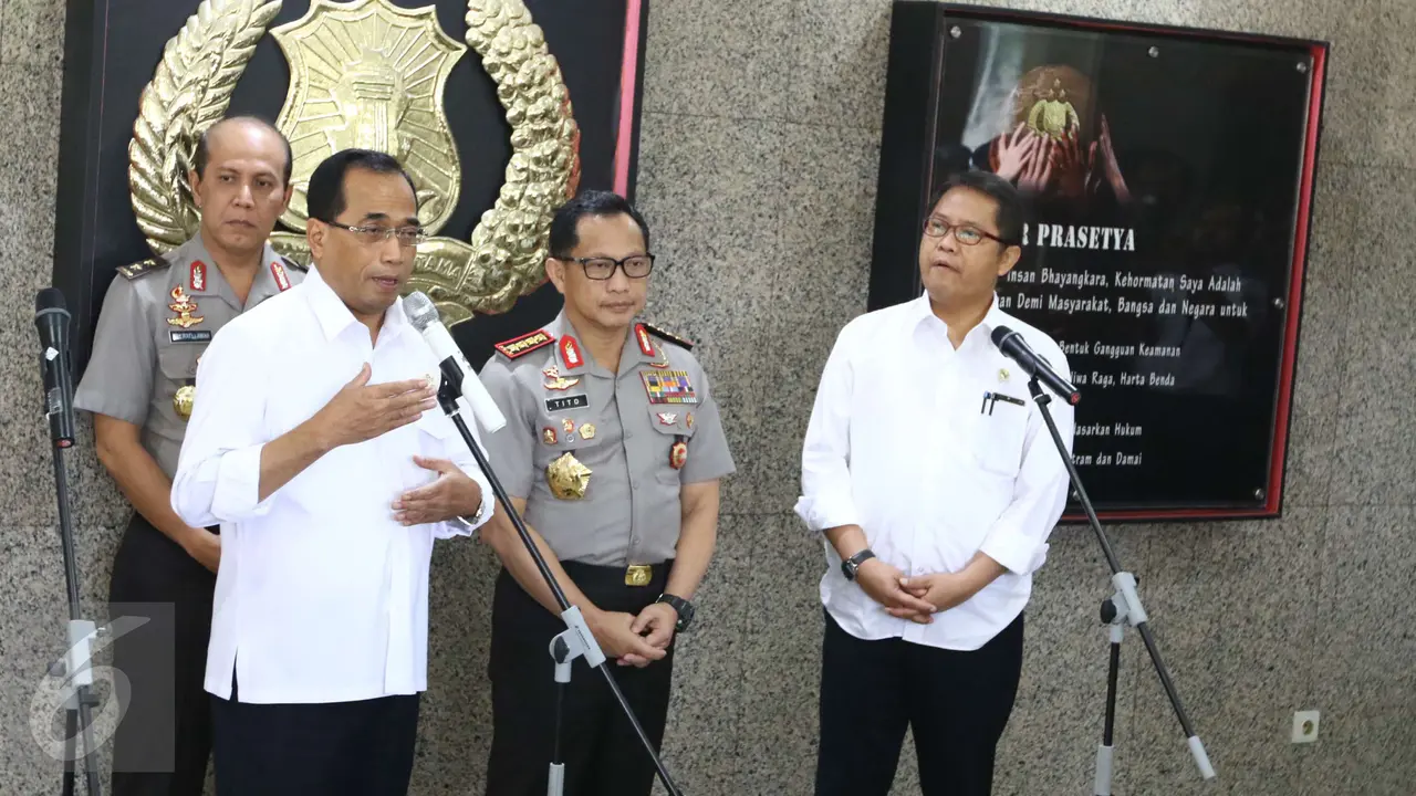 20170321-Kapolri, Menhub dan Menkominfo Sosialisasi Aturan Taksi Online-Jakarta