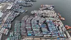 Foto udara memperlihatkan deretan perahu nelayan di pelabuhan Muara Angke, Jakarta. Kamis (10/7/2025). (merdeka.com/Arie Basuki)
