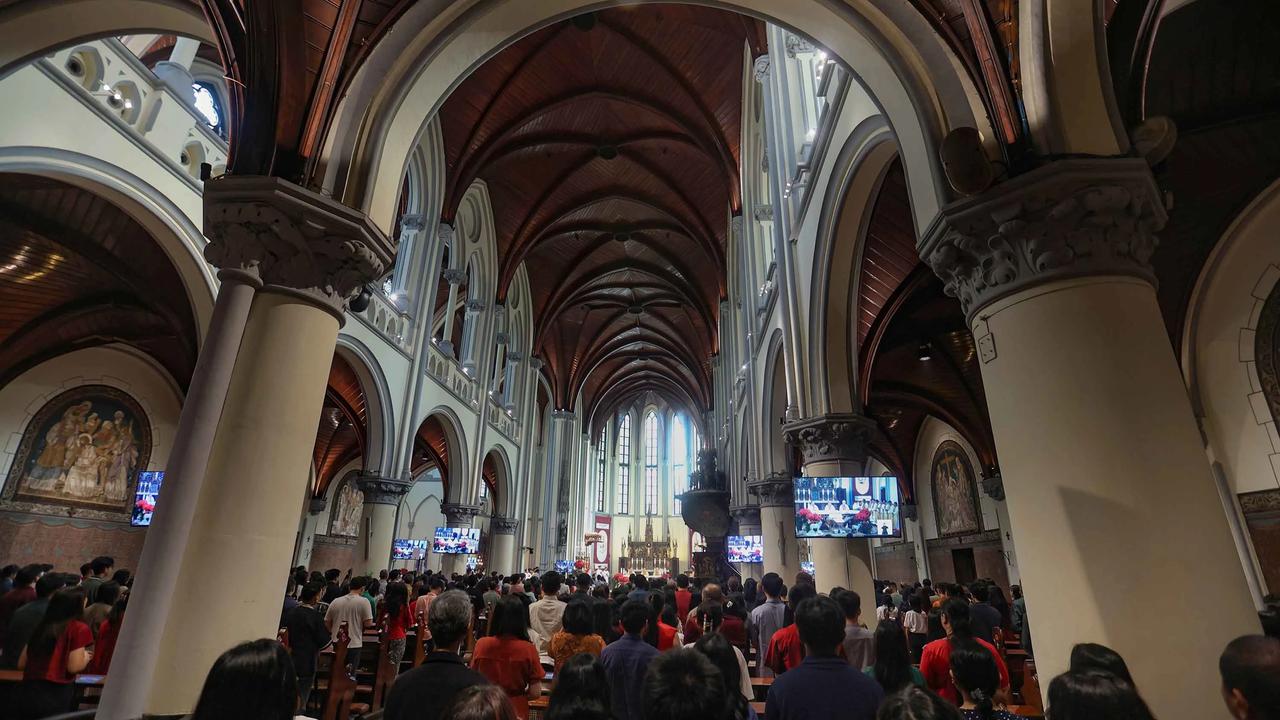 FOTO: Suasana Khidmat Misa Natal 2025 di Gereja Katedral Jakarta Dihadiri Ribuan Umat