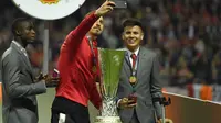 Rayu Ibrahimovic Bertahan, Fans MU Rela Korbankan Istri