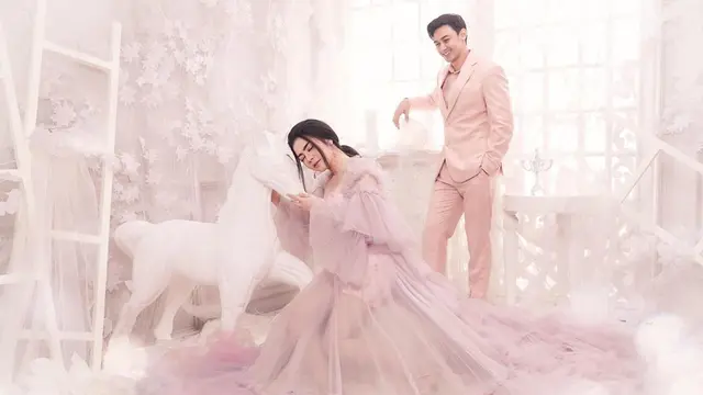 [Fimela] Foto Prewedding Caesar Hito dan Felicya Angelista