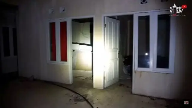 Rumah Chelsea Olivia yang terbengkalai (YouTube/Malam-Malam)
