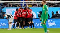 Para pemain AC Milan merayakan kemenangan dalam pertandingan semifinal&nbsp;Supercoppa Italiana&nbsp;antara Juventus dan AC Milan di Taman Al-Awwal di Riyadh, Sabtu dini hari WIB (4-1-2025). (Fayez NURELDINE/AFP)