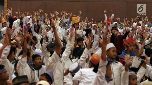 Sambil Lesehan, 1.200 Anak Yatim Buka Puasa Bersama