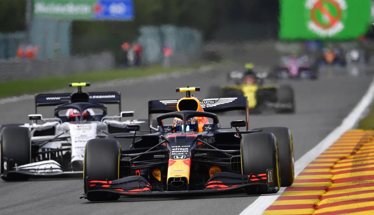 Pembalap Red Bull, Alexander Albon, saat di balapan F1 GP Belgia di Sirkuit Spa-Francorchamps, Minggu (30/8/2020). Lewis Hamilton finis pertama dengan catatan waktu 1 jam 24 menit 8,761 detik. (AP Photo/Francisco Seco, Pool)