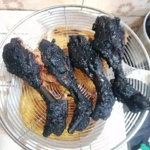 6 Potret Ayam Goreng Gagal Ini Bikin Elus Dada, Tidak Matang Sempurna
