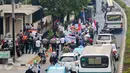 Para vendor dari sejumlah perusahaan menggelar demo di depan Kedubes Arab Saudi, Jakarta, Rabu (7/10). Aksi menuntut pembayaran hutang tersebut menyebabkan kemacetan lalu lintas di sekitar Jalan MT Haryono. (Liputan6.com/Faizal Fanani)
