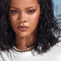 Bagi kamu pemilik kulit kering, simak pilihan foundation dari Rihanna (Foto: Instagram/fentybeauty)