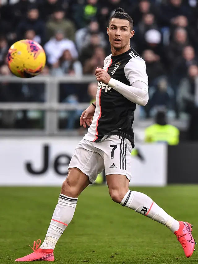 Penampilan Ciamik Cristiano Ronaldo Saat Juventus Hajar Fiorentina