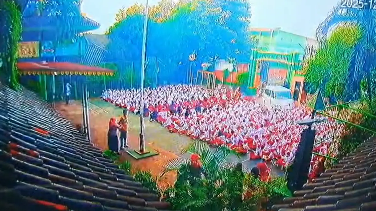 Detik-Detik Mobil MBG Tabrak Siswa SDN 01 Kalibaru