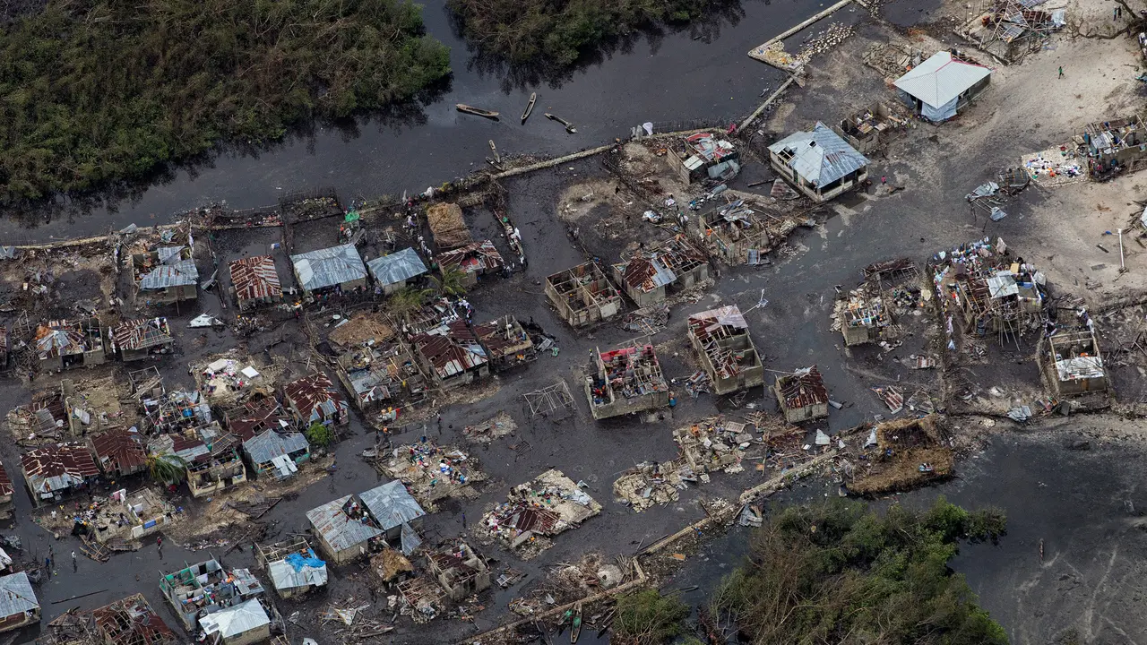 Badai Matthew kian memperburuk kondisi hidup warga Haiti, yang belum lagi pulih dari dampak gempa 2010 lalu.