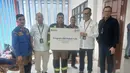 Petugas BRI Peduli turun langsung ke Desa Sialang, Silaiya, Bange, dan Sipange di Kabupaten Tapanuli Selatan untuk memastikan bantuan diterima oleh warga yang terdampak. Foto: BRI