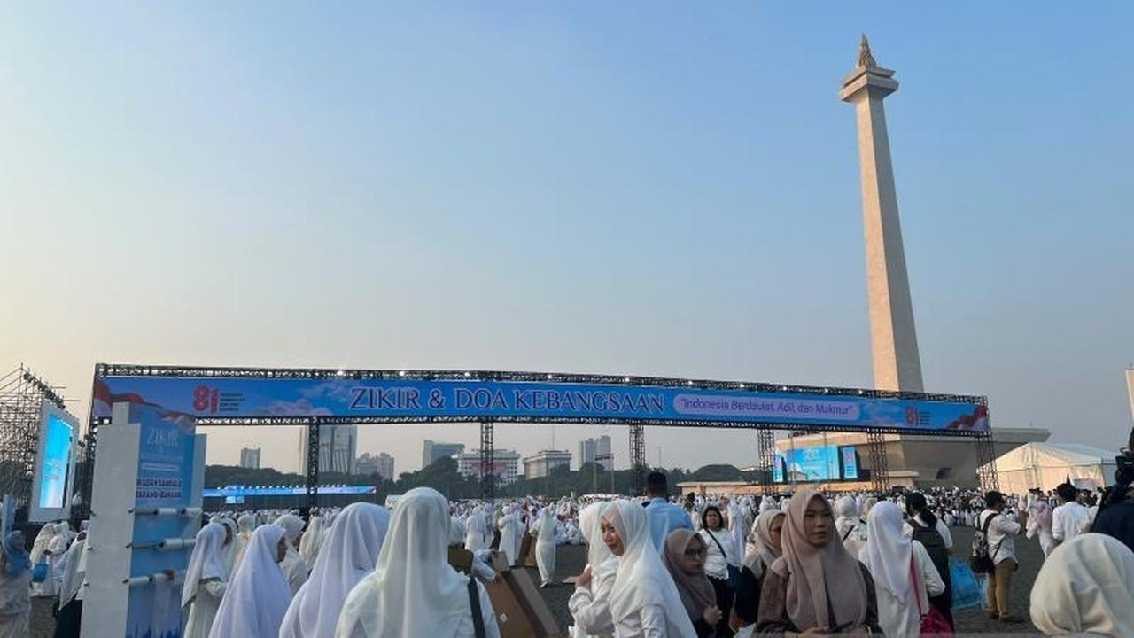 Ribuan Warga Padati Monas untuk Zikir dan Doa Kebangsaan, Istana Beri Suvenir