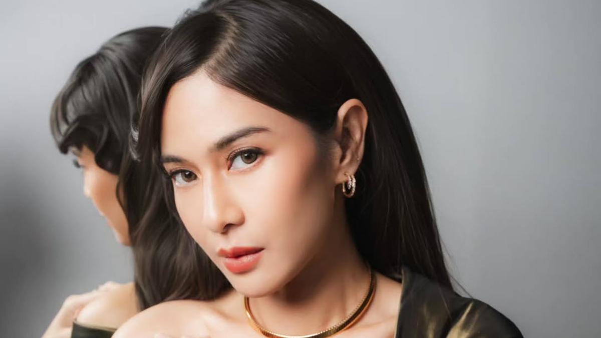 Elegan Maksimal! Dian Sastrowardoyo Pakai Set Perhiasan BVLGARI Rp 2 Miliar di TikTok Awards