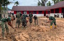 TNI Gencarkan Pembersihan SDN di Tapteng, Percepat Aktivitas Belajar