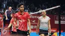 Pebulutangkis ganda campuran Indonesia, Tontowi Ahmad (kedua kiri) usai mengalahkan pasangan Rusia di Total BWF Championships 2015 di Jakarta, Selasa (11/8/2015). Tontowi Ahmad/LiliyanaNatsir unggul 21-11, 21-11. (Liputan6.com/HelmiFithriansyah)