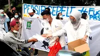 Gus AMI Peduli, Arzeti Bilbina Gandeng Anak Milenial Bertato Bagi-Bagi Takjil