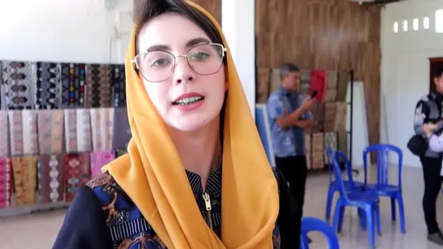 Arumi Bachsin cantik dengan kerudung (Instagram/arumibachsin_94)