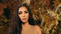 Penampilan Kim Kardashian dalam promosi KKW Beauty. (dok. Instagram @kimkardashian/https://www.instagram.com/p/CP_TnntAw0G/)