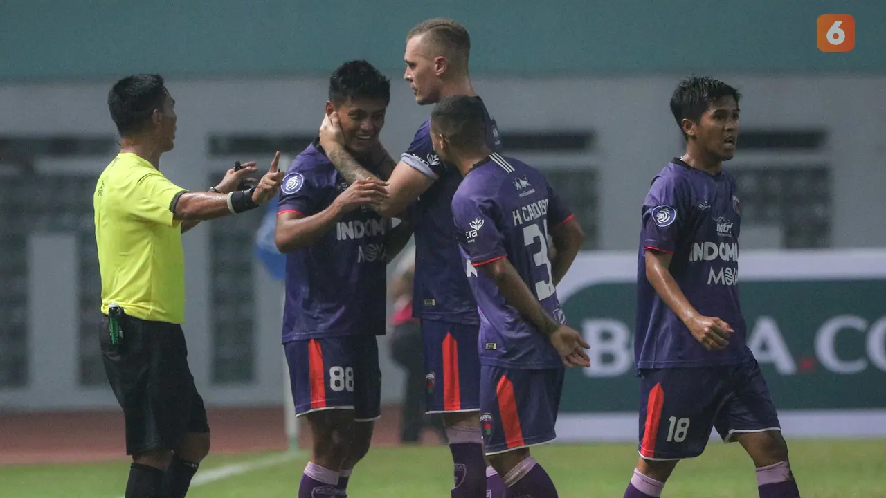 Foto: Raih Kemenangan Kedua, Persib Bandung Dampingi Bali United Pimpin Klasemen BRI Liga 1 2021 / 2022