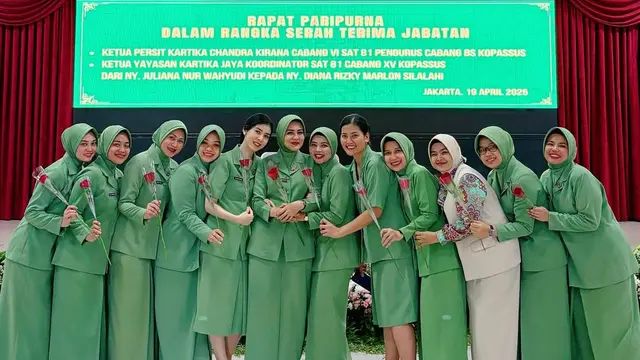 Juliana Moechtar Anggun Pakai Seragam Persit/Instagram @julianamoechtar
