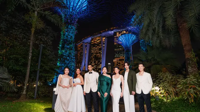 6 Pesona Glamor Tiara Andini Bergaun Hijau Hadiri Welcoming Dinner Garnier Singapura, Pose Bareng Aktris Thailand Kao Supassara Thanachart