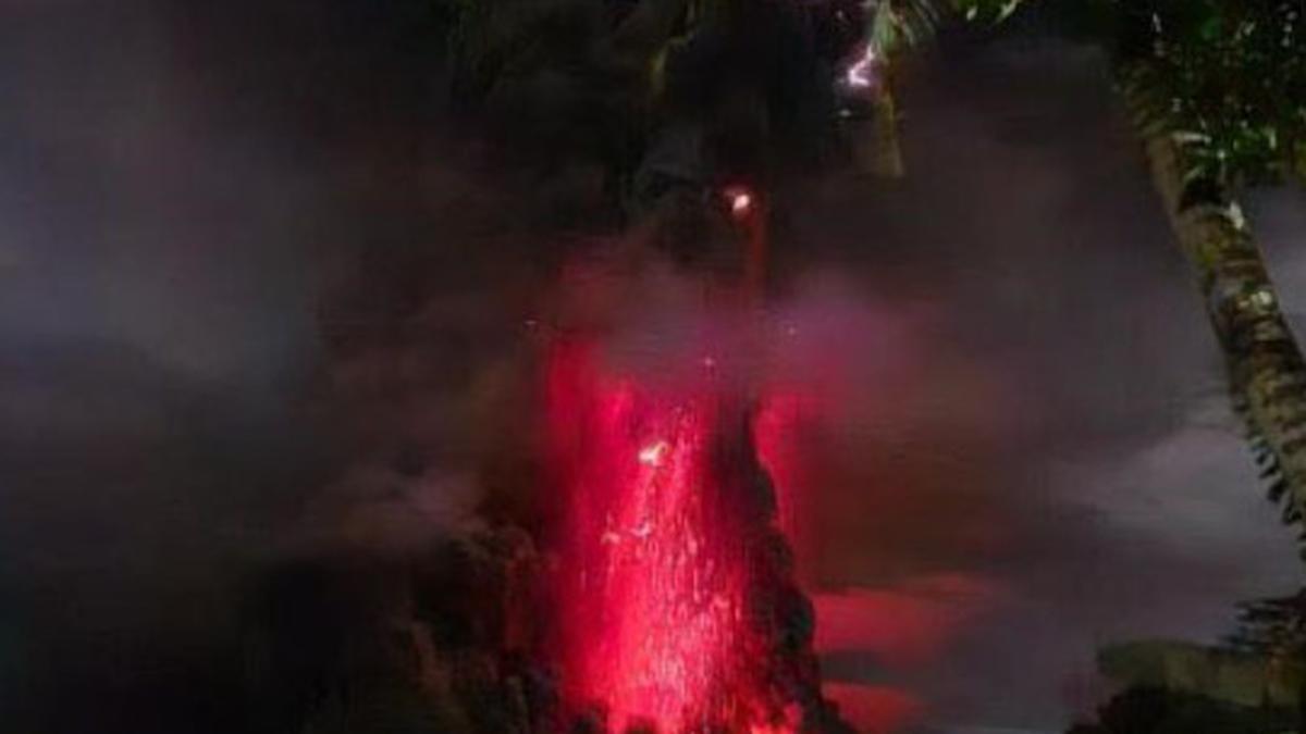 Status Gunung Api Ruang di Sulut Naik Jadi AWAS - News Liputan6.com