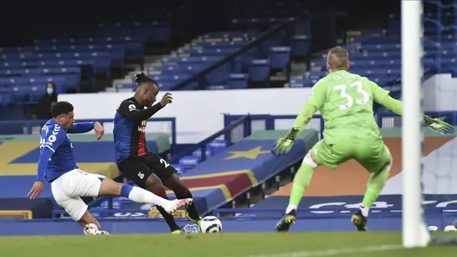 FOTO: Imbang 1-1 dengan Crystal Palace, Everton Tertahan di Posisi 8 - Michy Batshuayi