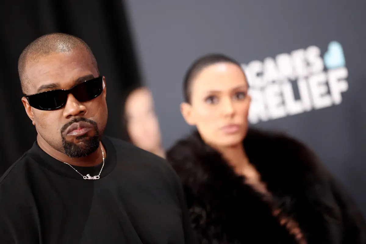 Kanye West Jual Kaus Bergambar Swastika Seharga Rp300 Ribuan Usai Mengaku Nazi