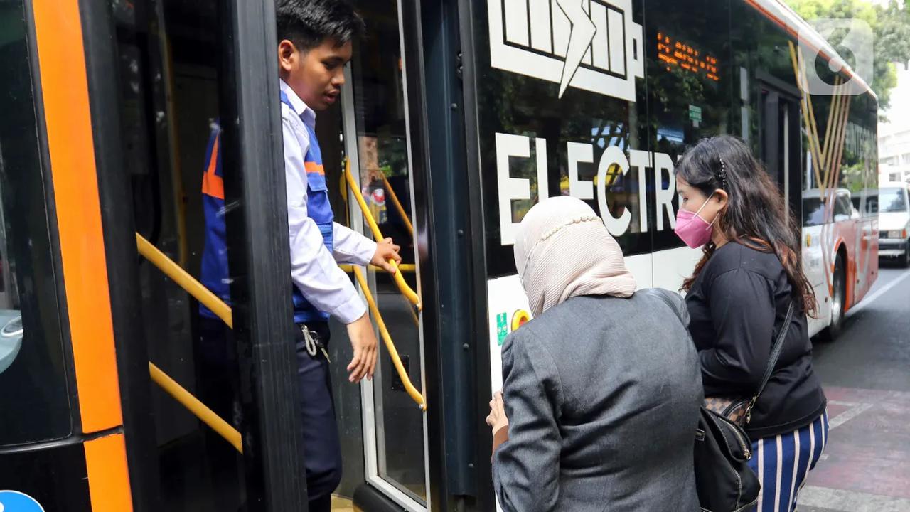 Penurunan ini akibat integrasi transportasi publik dan upaya konversi ke bus listrik dan mobil (pennumpang) listrik.&nbsp;