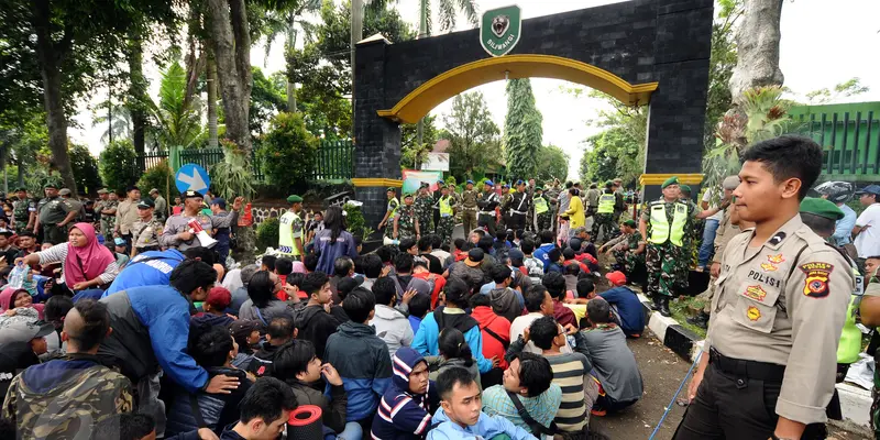 20161213-Ribuan Calon Suporter Timnas Indonesia Serbu Markas Kodim 0621 Bogor-Jawa Barat