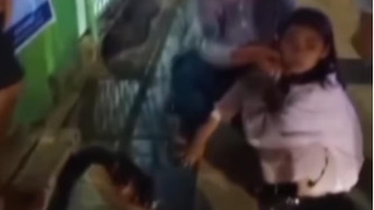 Miris Banget Bocah Perempuan Terbaring Lemas di Trotoar Tak Berani Pulang, Ternyata Ditarget Ortu Rp200 Ribu dari Ngemis